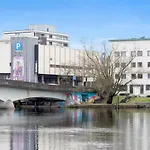 Stylish Apartment With Beautiful Views Of The River, Beach Nearby