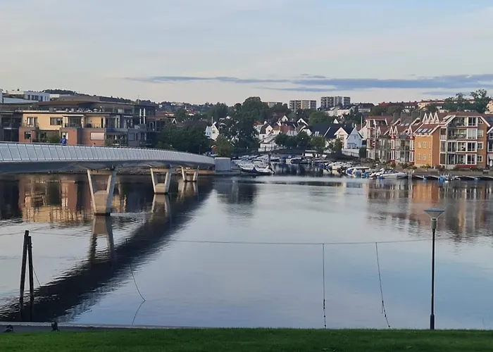 Stylish Apartment With Beautiful Views Of The River, Beach Nearby