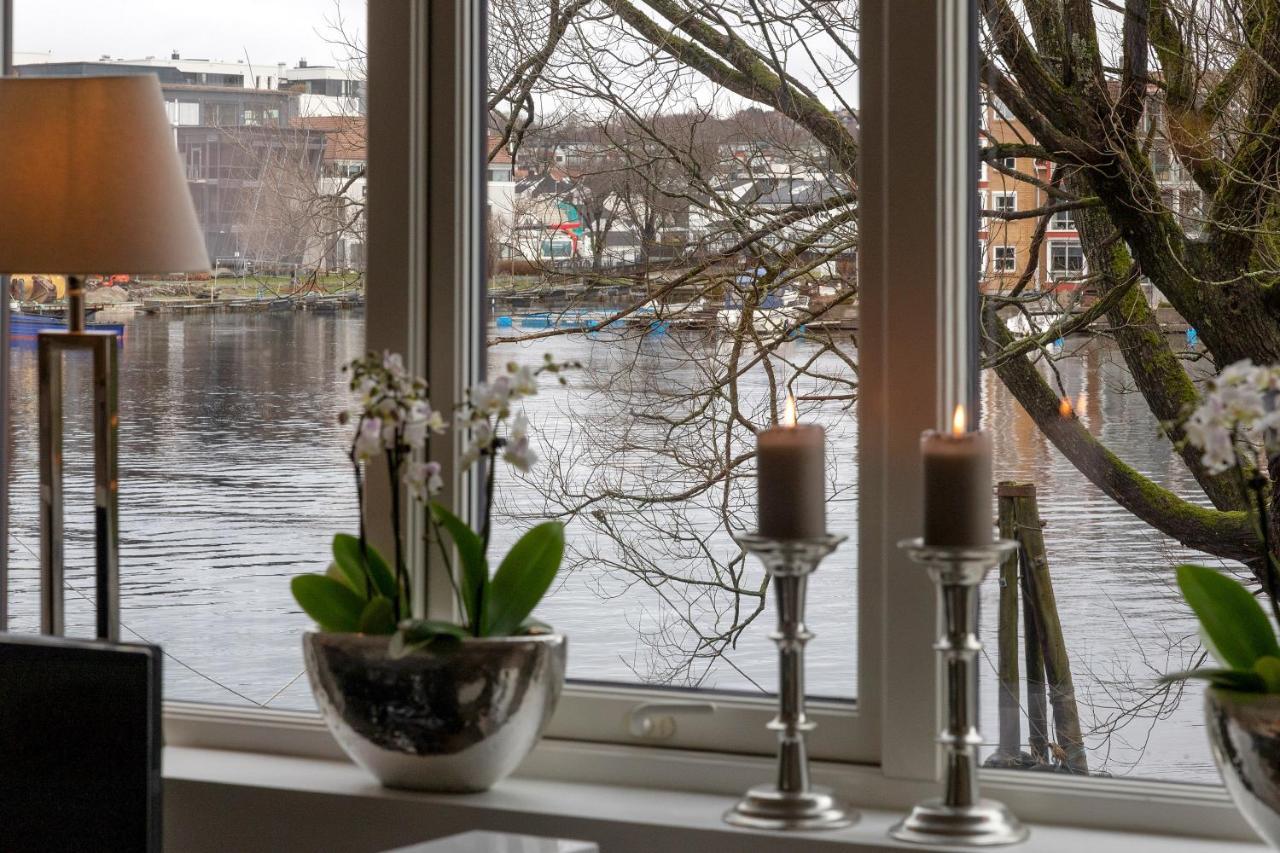 Stylish With Beautiful Views Of The River, Nearby Apartment