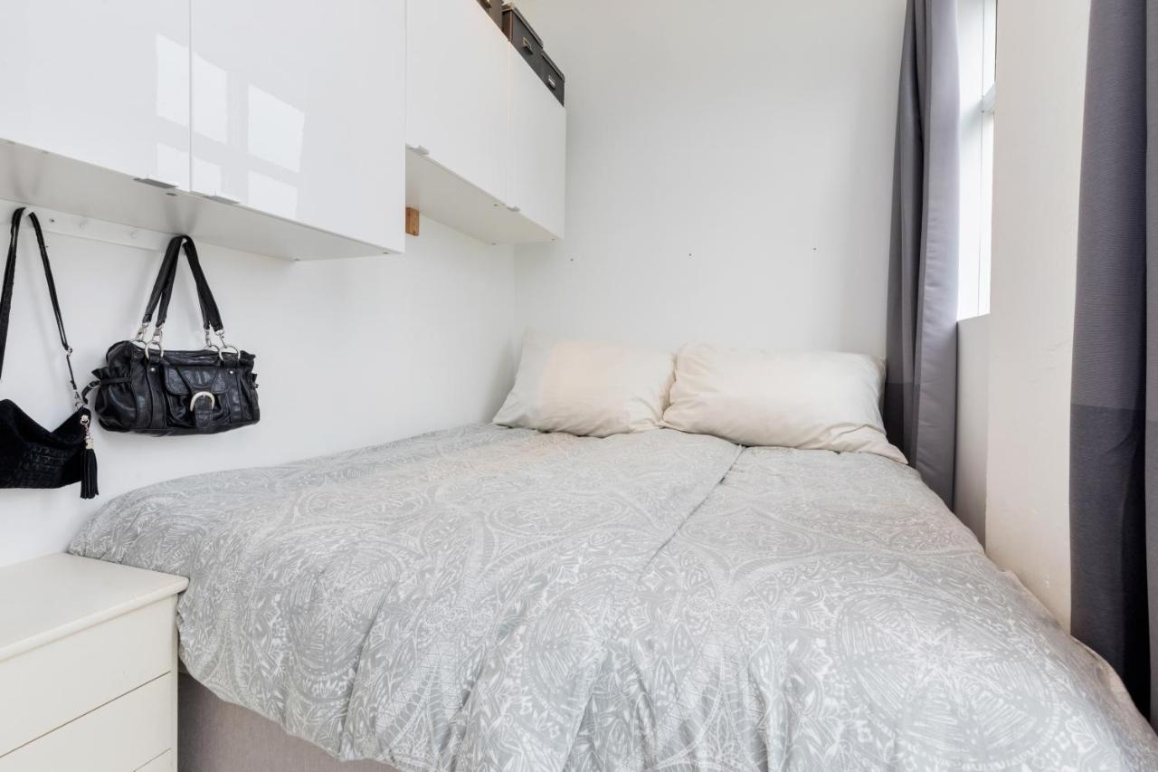 Stylish With Beautiful Views Of The River, Nearby Kristiansand