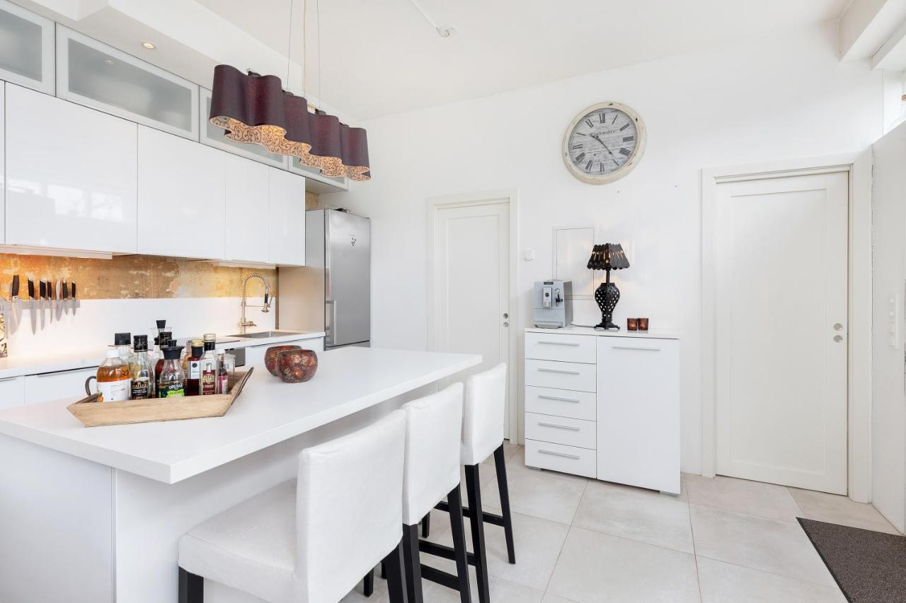 Stylish With Beautiful Views Of The River, Nearby Apartment Kristiansand
