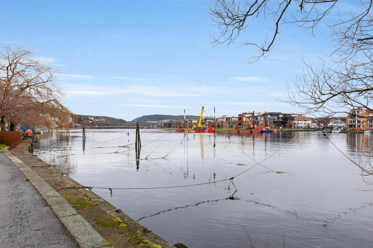 Stylish With Beautiful Views Of The River, Nearby Apartment *