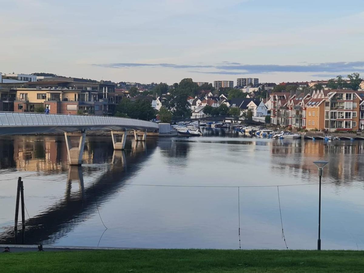 Stylish With Beautiful Views Of The River, Nearby Apartment *